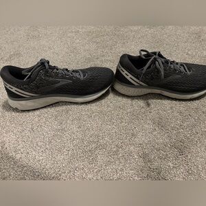 Gray Men Brooks sneakers. These are a 10 WIDE.